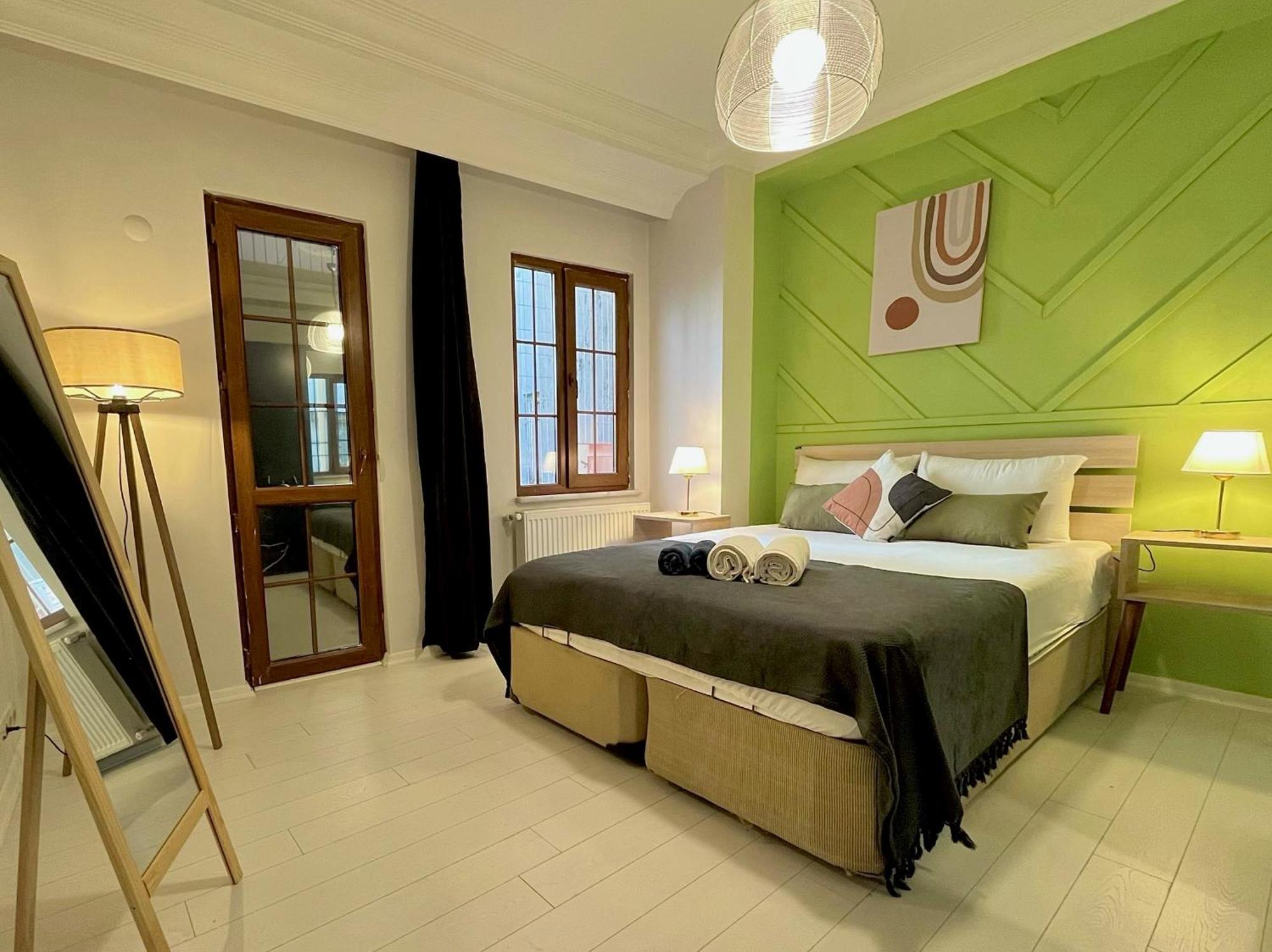 W/ New Furnitures Next To Istiklal Street And Taksim Square Hotel de apartamente
