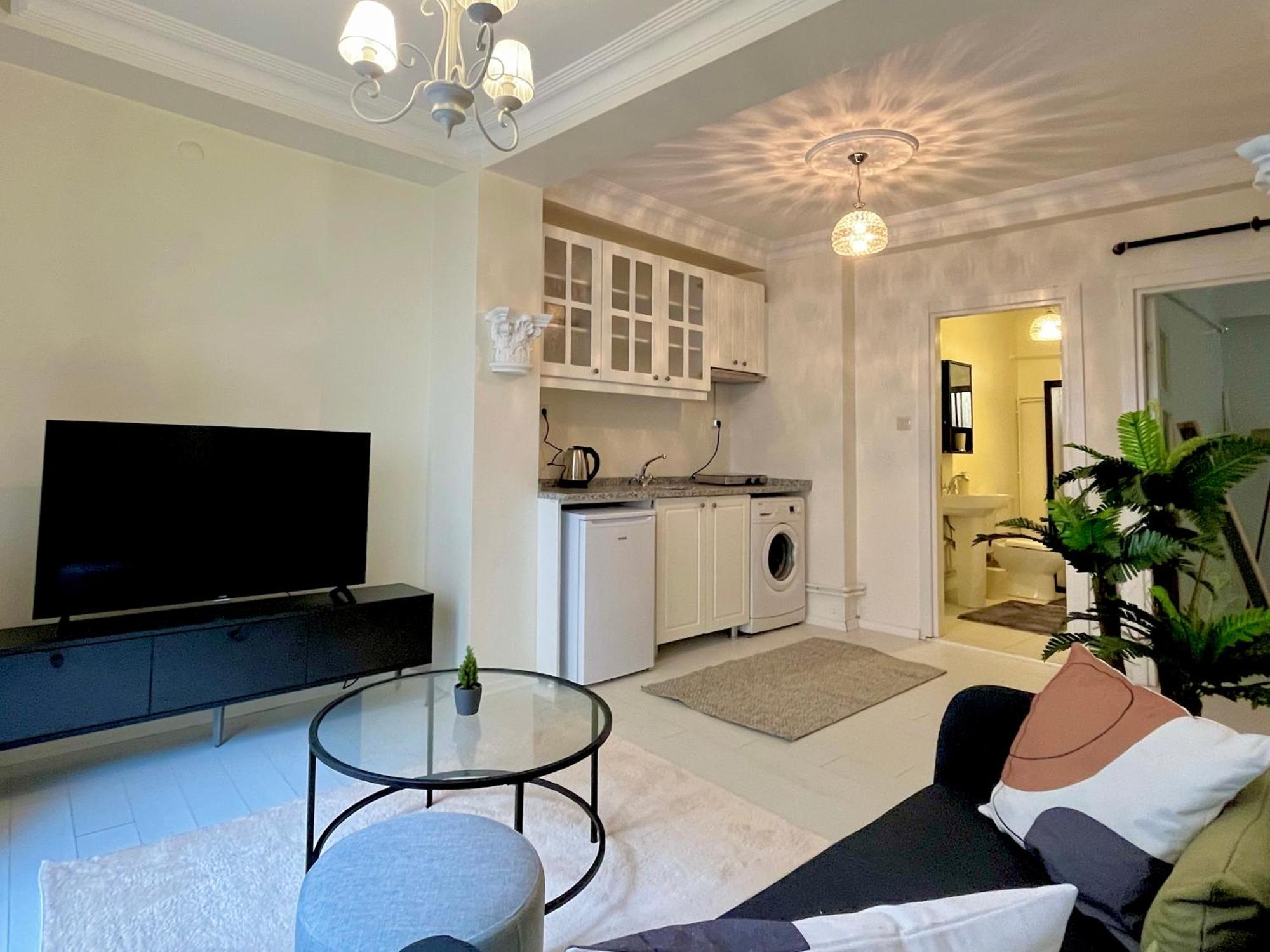 W/ New Furnitures Next To Istiklal Street And Taksim Square Hotel de apartamente Istanbul