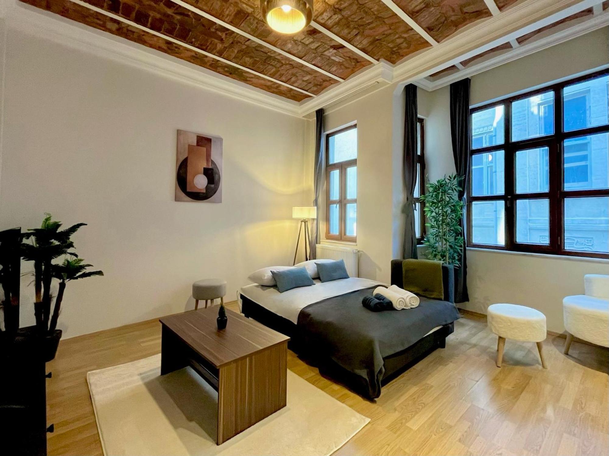 W/ New Furnitures Next To Istiklal Street And Taksim Square Hotel de apartamente Istanbul